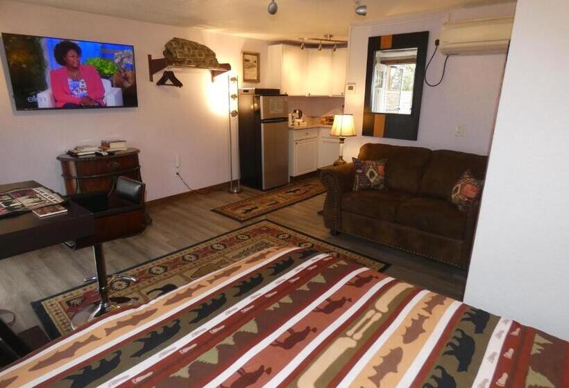 Номер Стандарт, Yellowstone Motel   Adults Only   All Rooms Have Kitchens