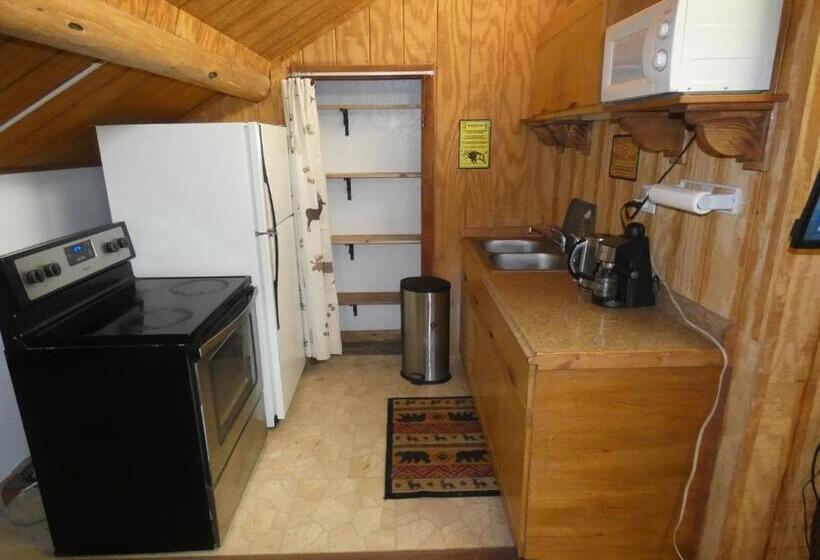 Апартаменты 1 Спальня, Yellowstone Motel   Adults Only   All Rooms Have Kitchens