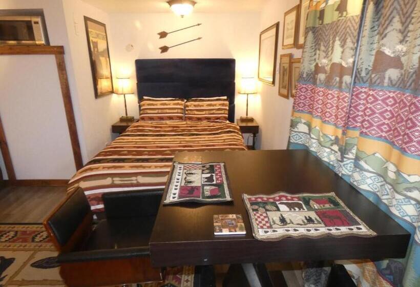 Номер Стандарт, Yellowstone Motel   Adults Only   All Rooms Have Kitchens