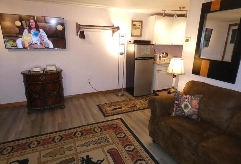 Номер Стандарт, Yellowstone Motel   Adults Only   All Rooms Have Kitchens