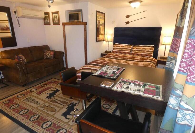 Номер Стандарт, Yellowstone Motel   Adults Only   All Rooms Have Kitchens
