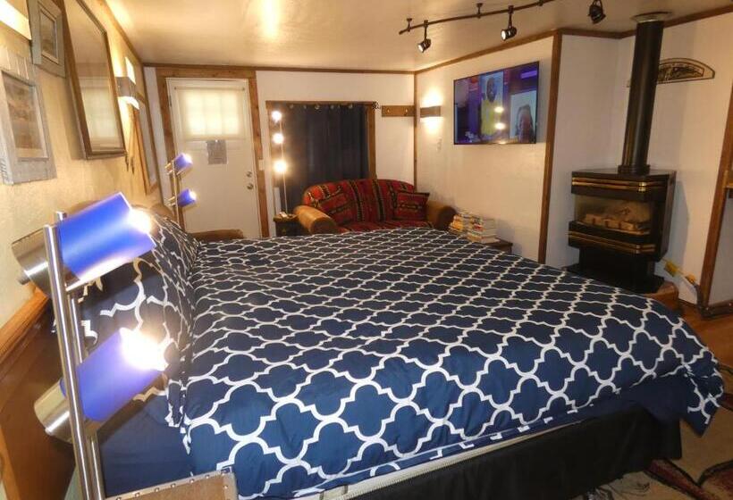 Номер Стандарт, Yellowstone Motel   Adults Only   All Rooms Have Kitchens