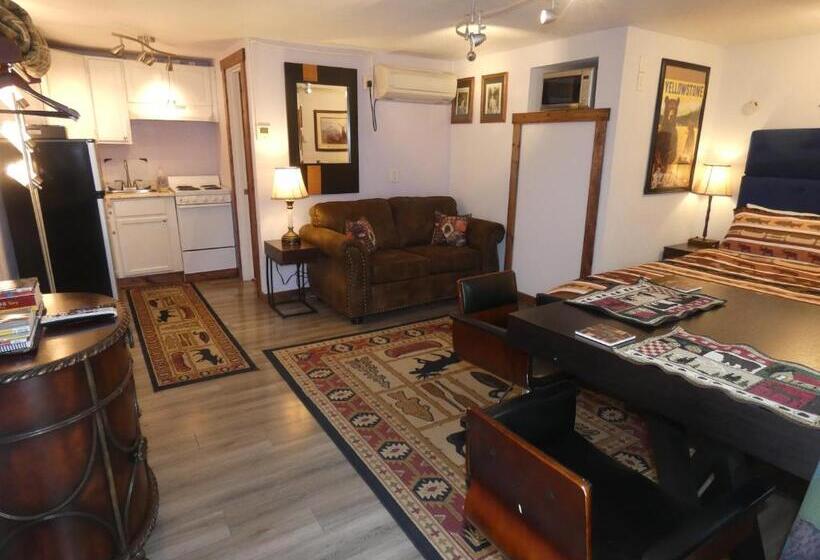 Номер Стандарт, Yellowstone Motel   Adults Only   All Rooms Have Kitchens