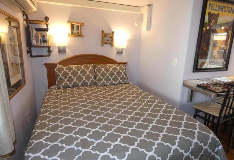 Номер Стандарт, Yellowstone Motel   Adults Only   All Rooms Have Kitchens