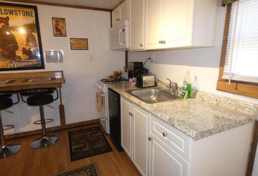 Номер Стандарт, Yellowstone Motel   Adults Only   All Rooms Have Kitchens