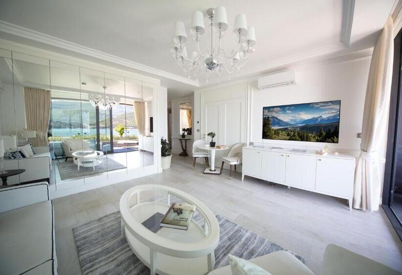 سوئیت اجرایی با چشم‌انداز دریا, Boutique Hotel Vissi D Arte