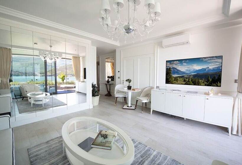 سوئیت اجرایی با چشم‌انداز دریا, Boutique Hotel Vissi D Arte