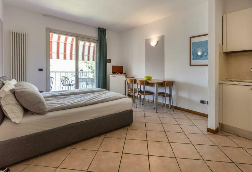 Standard studio with lake view, Residence Villa Al Lido