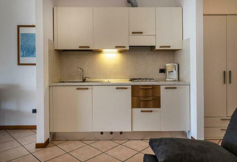 Standard studio with lake view, Residence Villa Al Lido