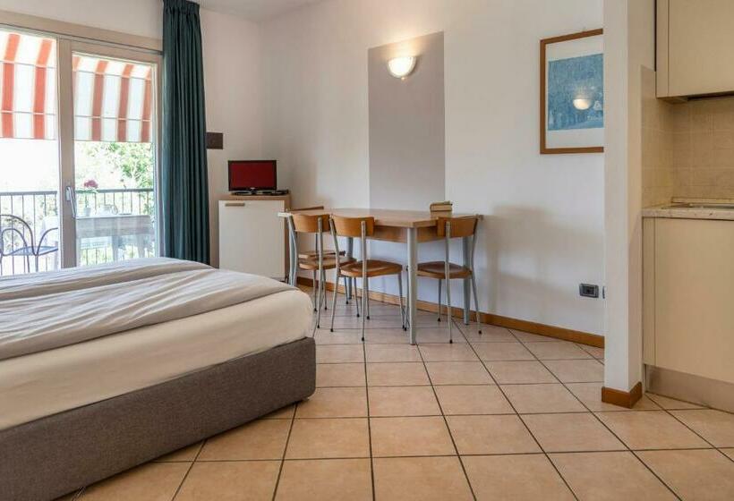 Standard studio with lake view, Residence Villa Al Lido