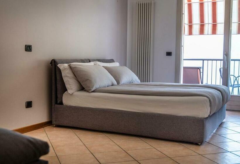 Standard studio with lake view, Residence Villa Al Lido