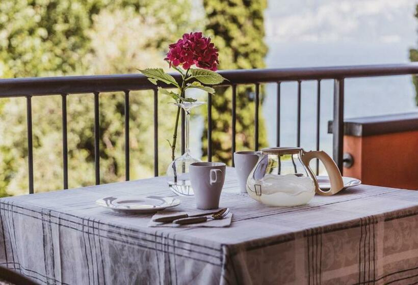 Standard studio with lake view, Residence Villa Al Lido