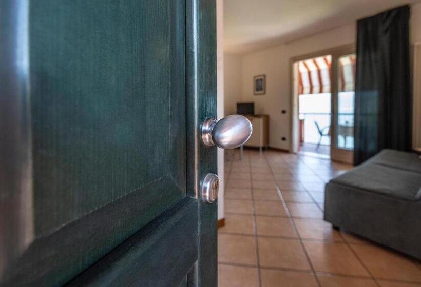 Apartamento 1 Dormitório com Sacada, Residence Villa Al Lido