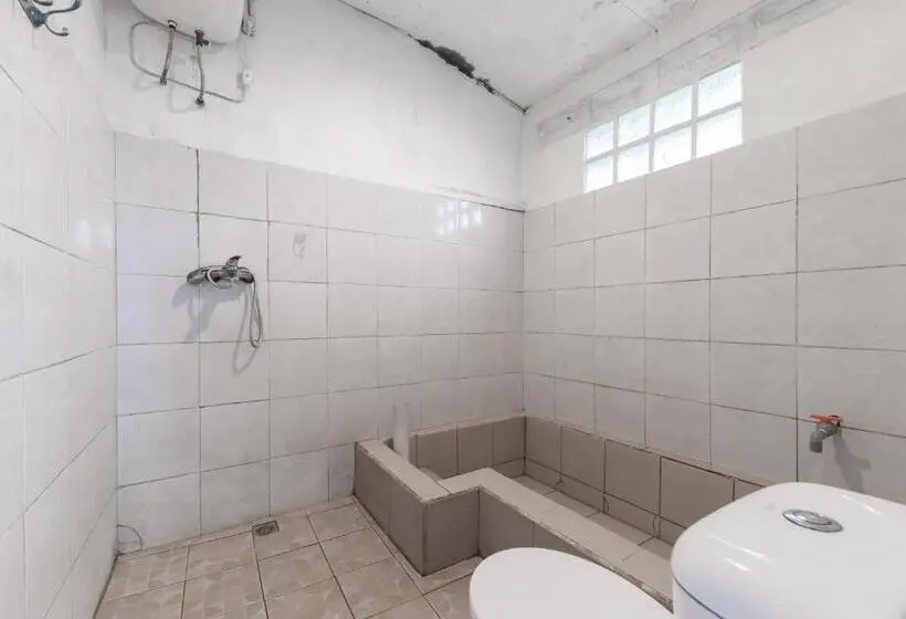 デラックスルーム, Urbanview Hotel D Pineapple Villa Ciater By Reddoorz