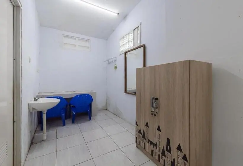 デラックスルーム, Urbanview Hotel D Pineapple Villa Ciater By Reddoorz