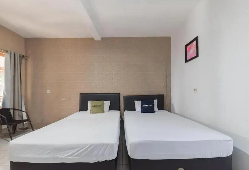 デラックスルーム, Urbanview Hotel D Pineapple Villa Ciater By Reddoorz