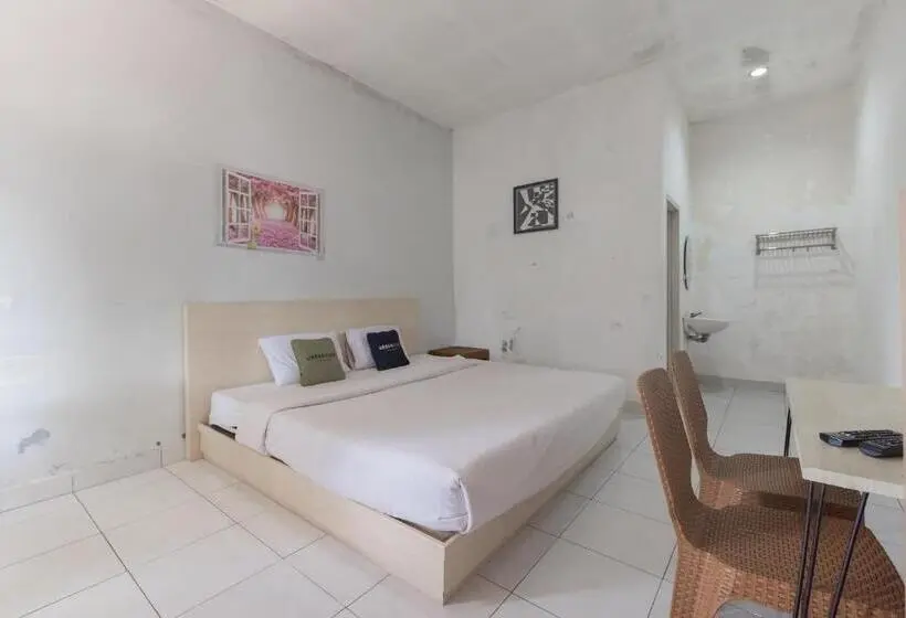 スタンダードルーム, Urbanview Hotel D Pineapple Villa Ciater By Reddoorz