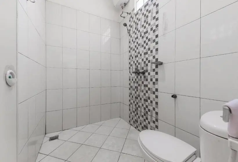 スタンダードルーム, Urbanview Hotel D Pineapple Villa Ciater By Reddoorz