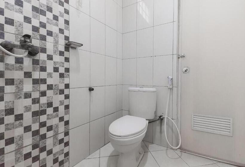 Номер Стандарт, Urbanview Hotel D Pineapple Villa Ciater By Reddoorz