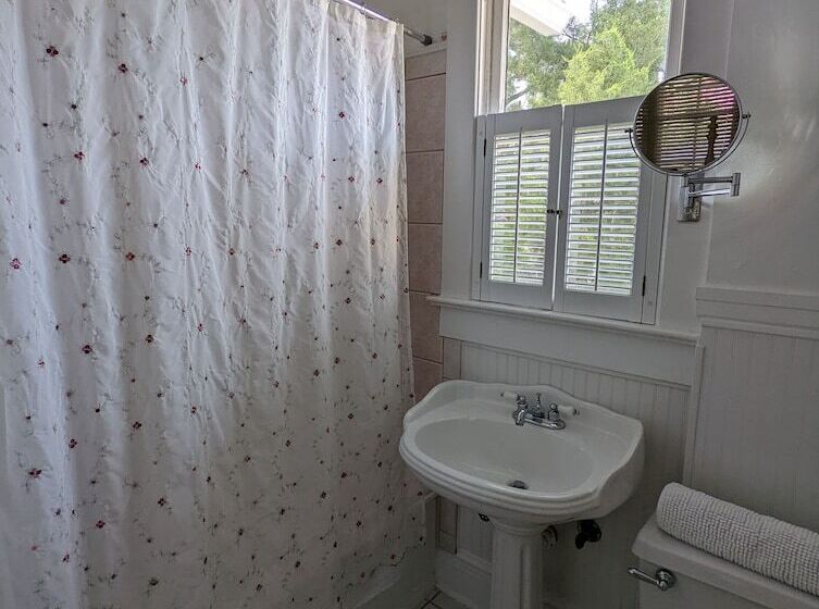 غرفة قياسية, Old Powder House Inn