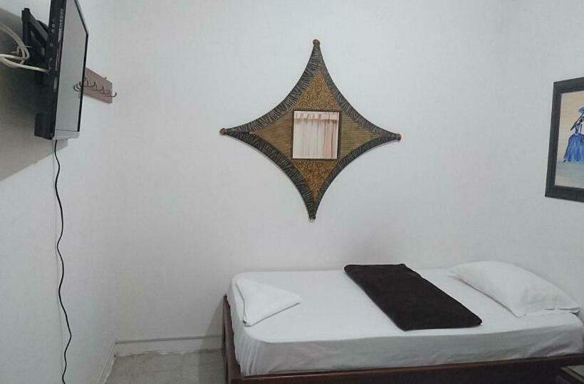 اتاق خانوادگی, Rosita 3