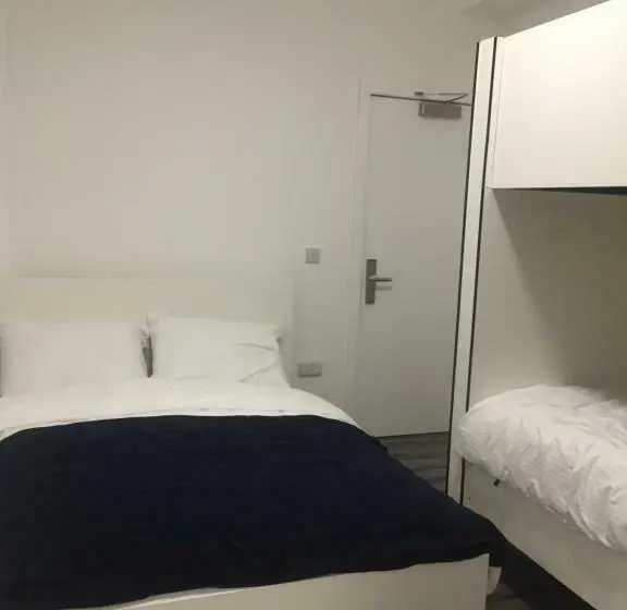 اتاق استاندارد چهار تخته, Rahman Hostel