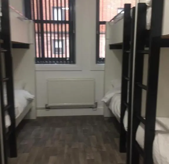 تختخواب در اتاق مشترک, Rahman Hostel