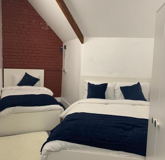 스탠다드 트리플 룸, Rahman Hostel