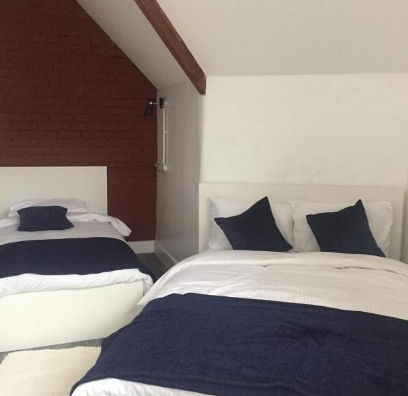 스탠다드 트리플 룸, Rahman Hostel