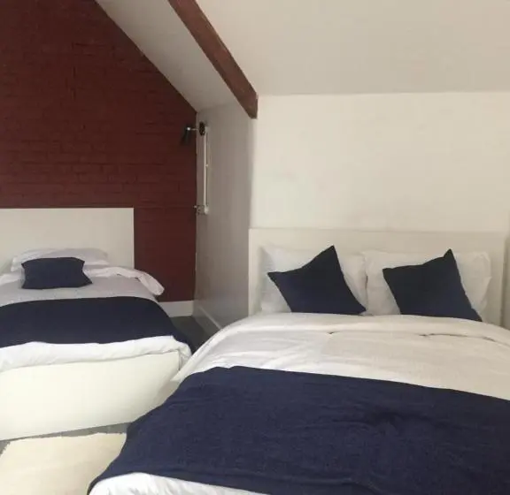 اتاق استاندارد سه نفره, Rahman Hostel