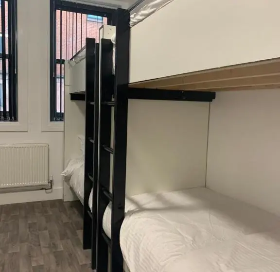 تختخواب در اتاق مشترک, Rahman Hostel