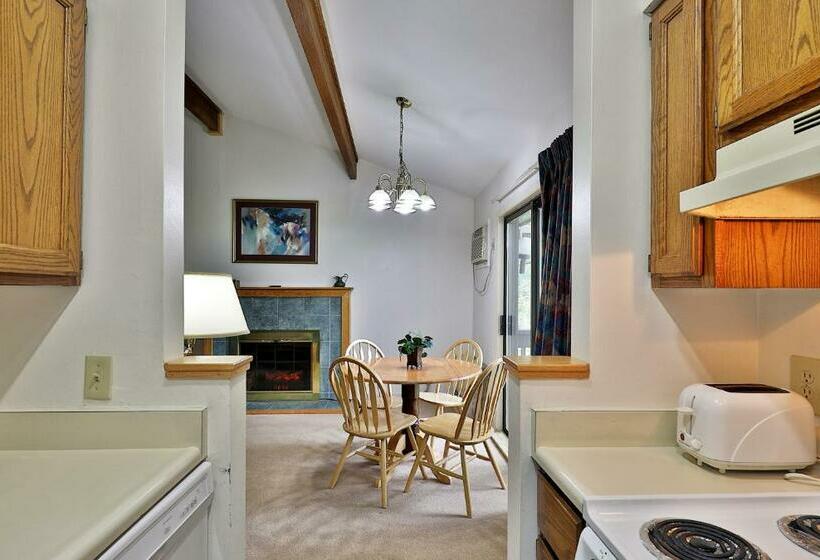 סוויטה, Cedarbrook Queen Suite 202