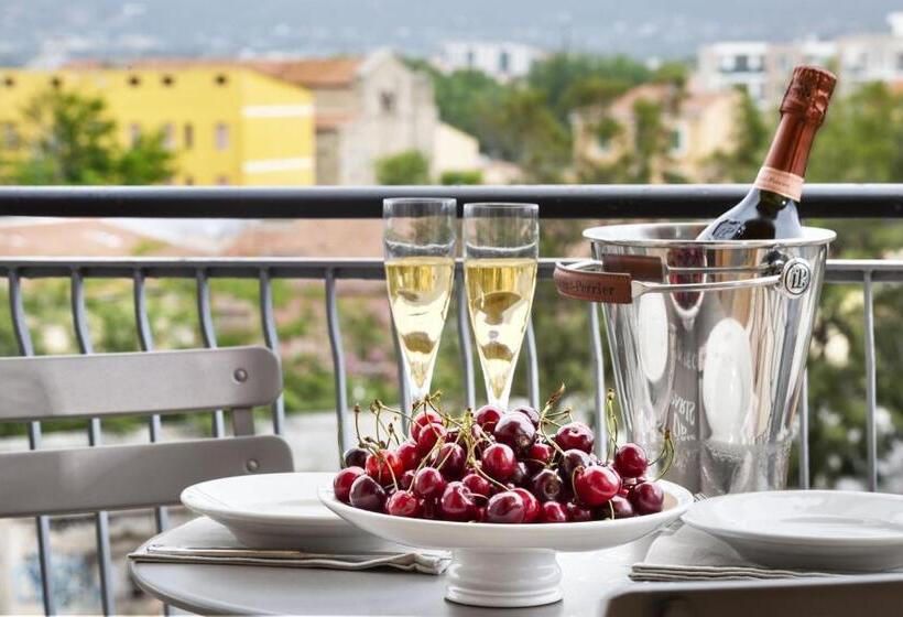 סוויטה עם מרפסת, Luxury Rooms & Suites