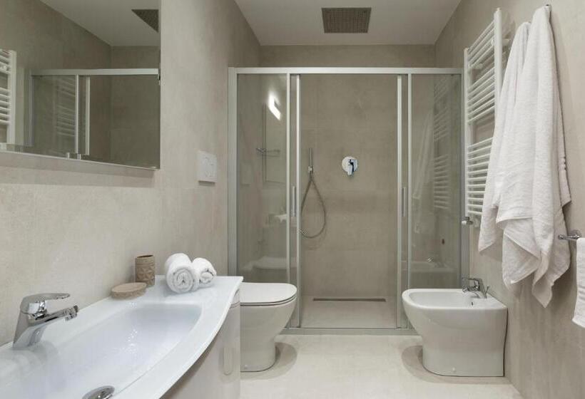 סוויטה עם מרפסת, Luxury Rooms & Suites