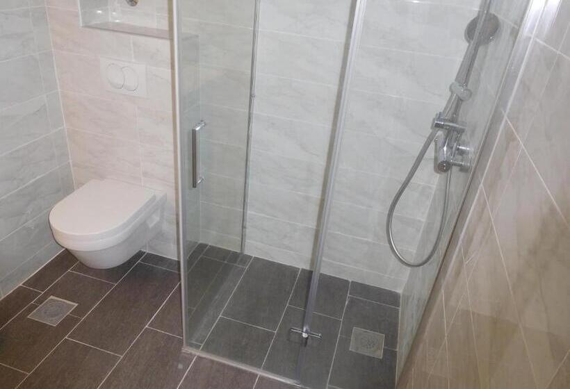 سوییت سوپریور, Villa Aronija