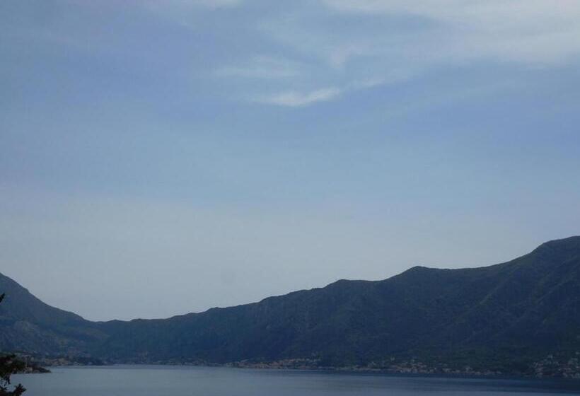 استودیوی استاندارد با چشمانداز دریا, Villa Aronija