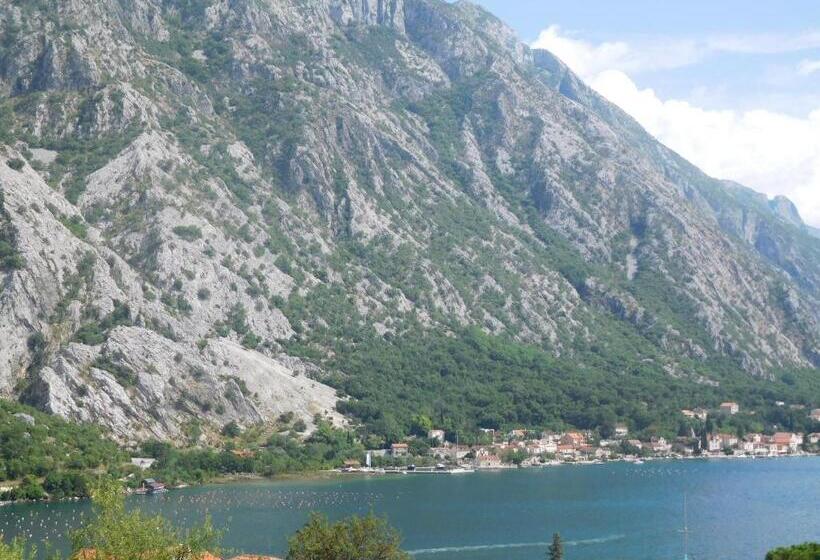 استودیوی استاندارد با چشمانداز دریا, Villa Aronija