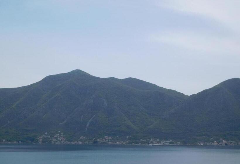 سوییت, Villa Aronija