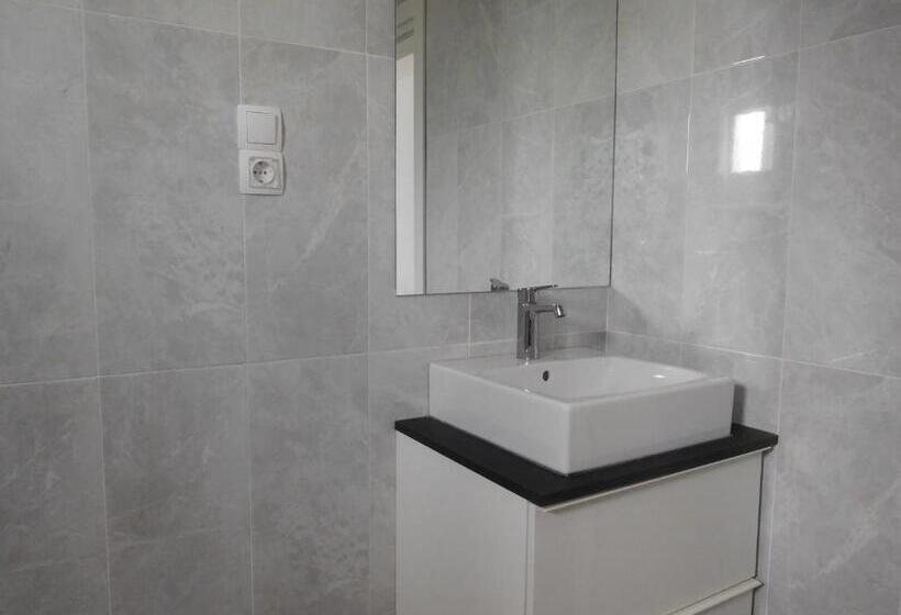 سوییت, Villa Aronija