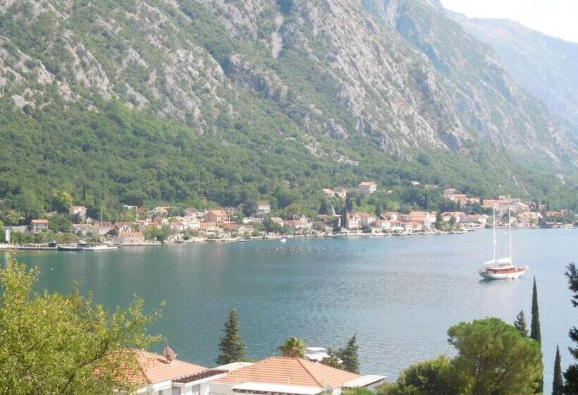 سوییت, Villa Aronija