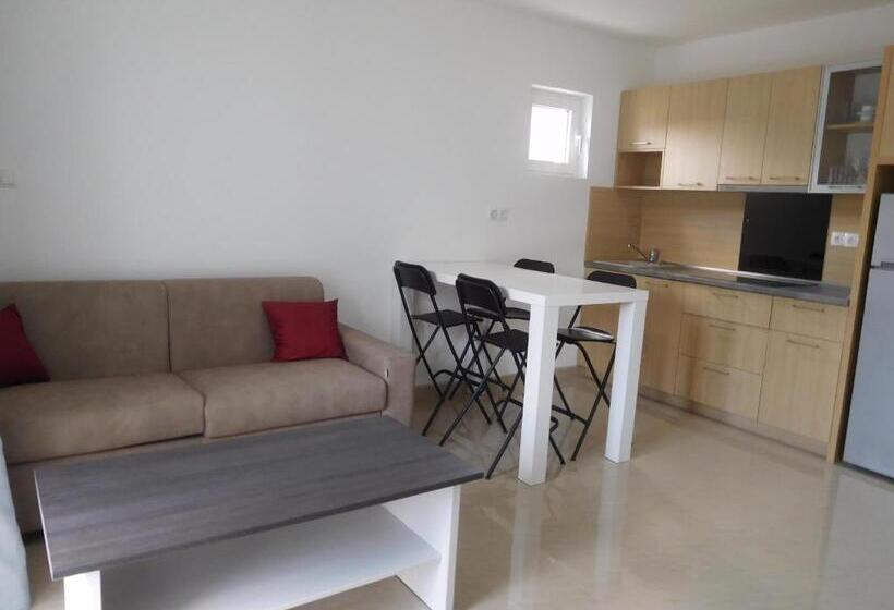 سوییت, Villa Aronija