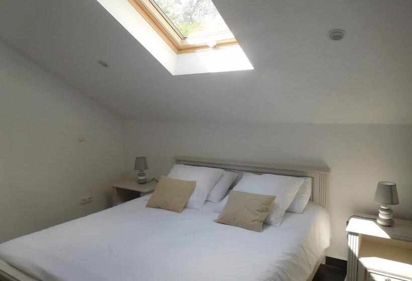 سوئیت پرزیدنت, Villa Aronija