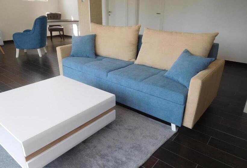 سوئیت پرزیدنت, Villa Aronija