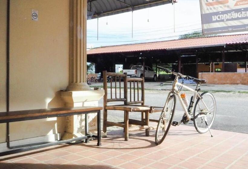 اتاق استاندارد با سرویس بهداشتی مشترک, Kantawan House