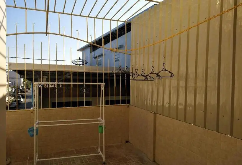 اتاق استاندارد با سرویس بهداشتی مشترک, Kantawan House