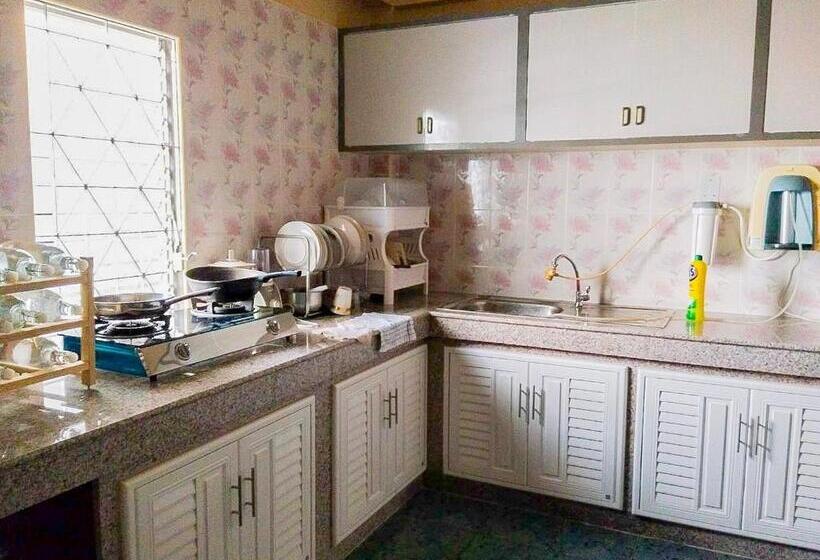 اتاق استاندارد با سرویس بهداشتی مشترک, Kantawan House