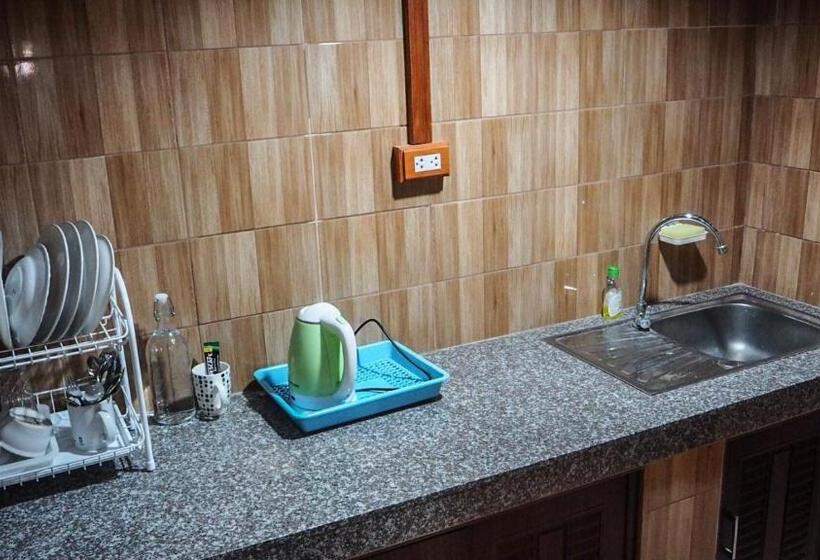 اتاق استاندارد با سرویس بهداشتی مشترک, Kantawan House