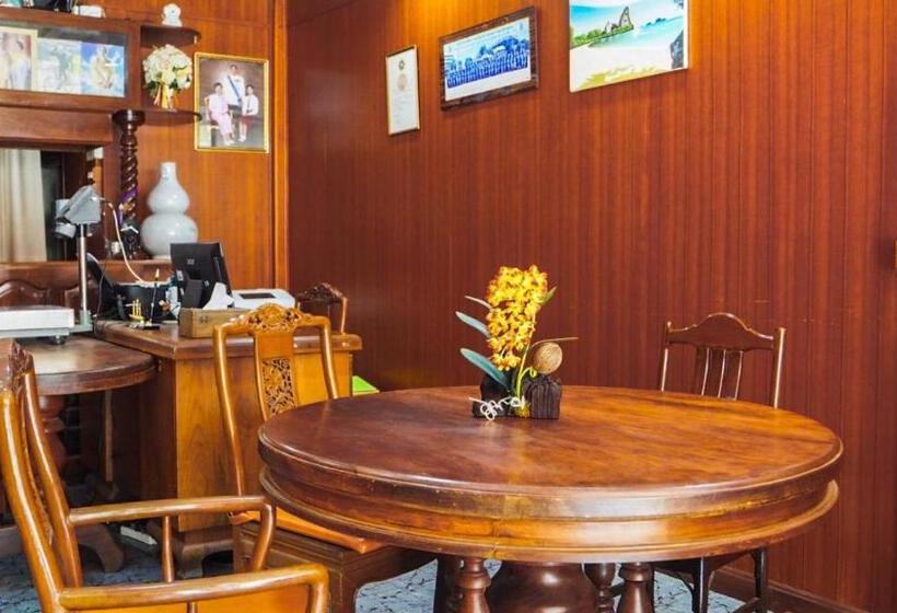 اتاق استاندارد با سرویس بهداشتی مشترک, Kantawan House