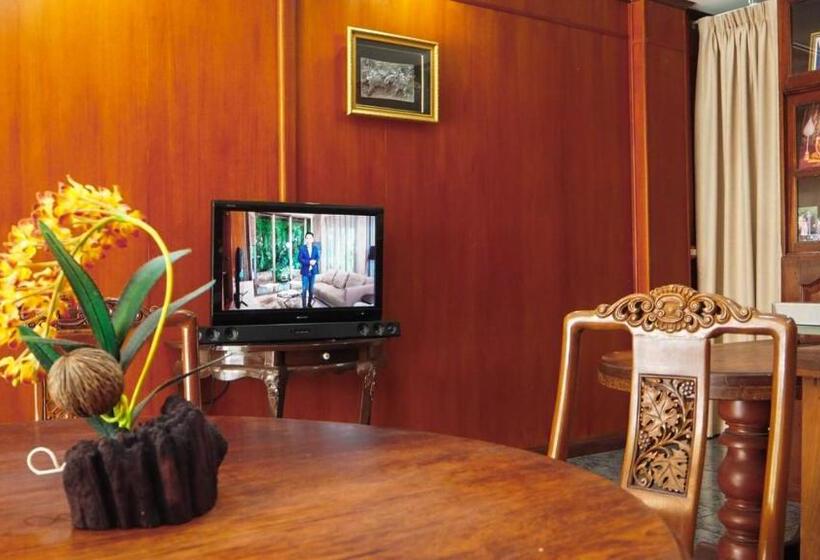 اتاق استاندارد با سرویس بهداشتی مشترک, Kantawan House