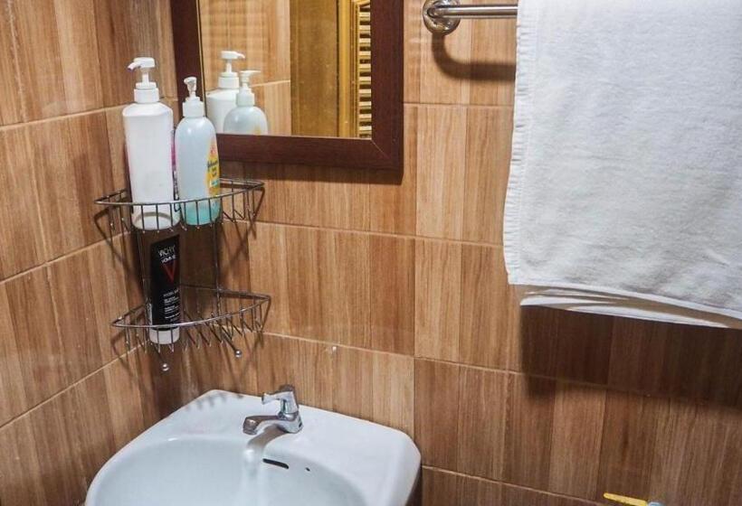 اتاق استاندارد با سرویس بهداشتی مشترک, Kantawan House